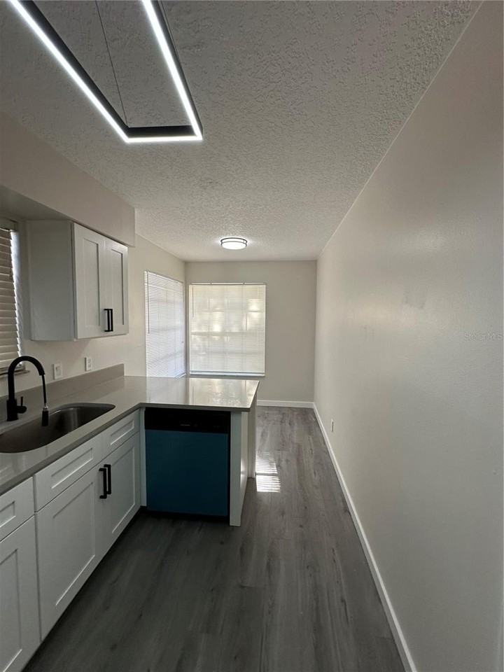 7311 Seena Ct - Photo 5 of 31