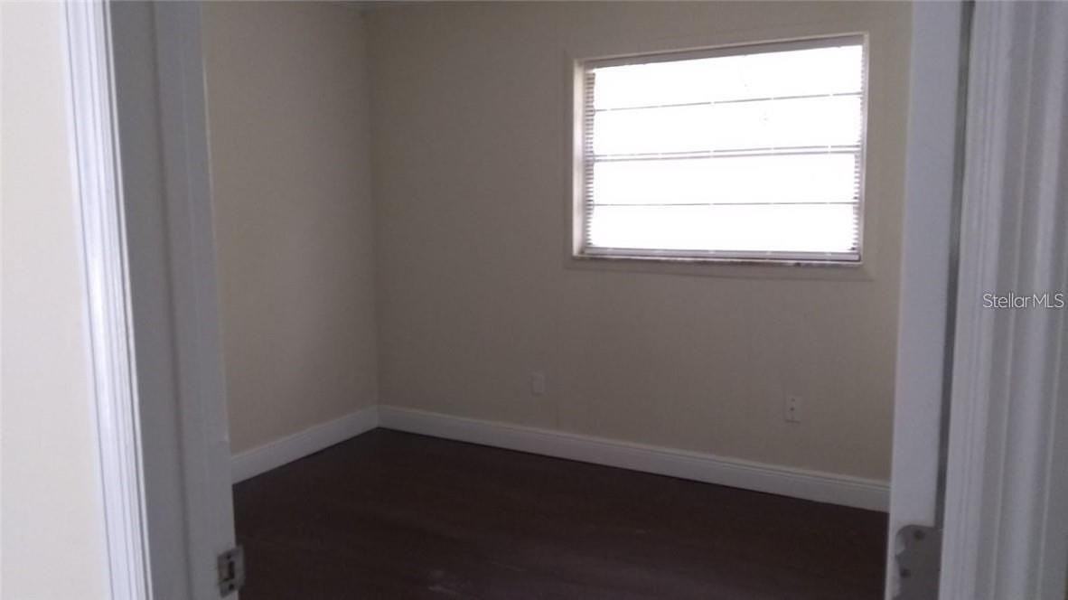 5036 College Dr - Photo 3 of 10