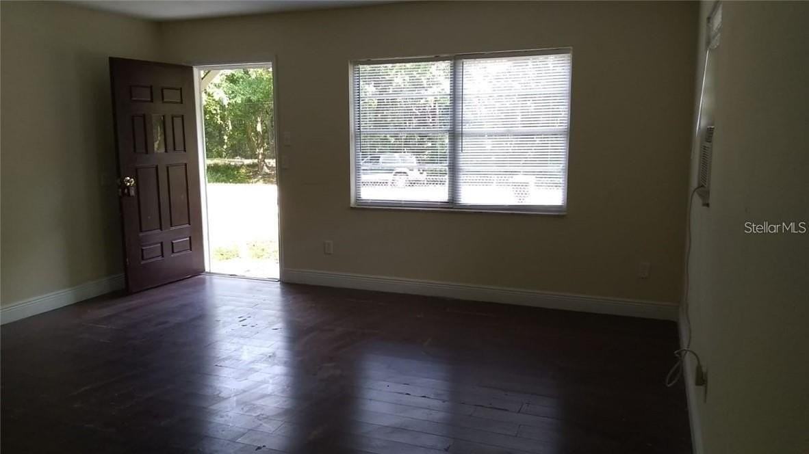 5036 College Dr - Photo 7 of 10