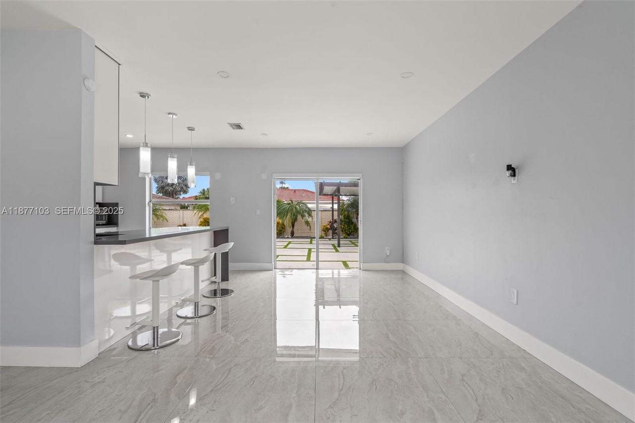 11380 Southwest 180th Street - Photo 3 of 33