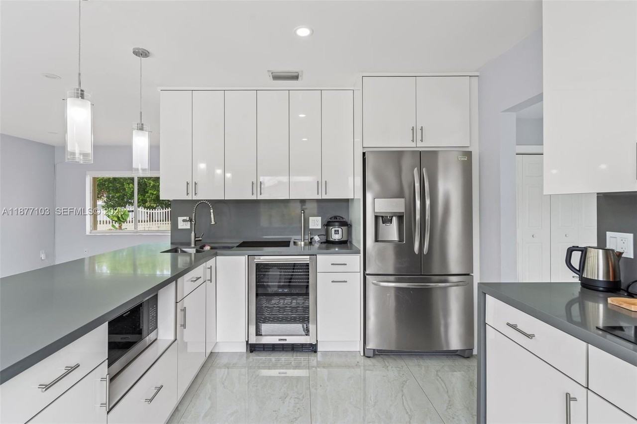 11380 Southwest 180th Street - Photo 7 of 33