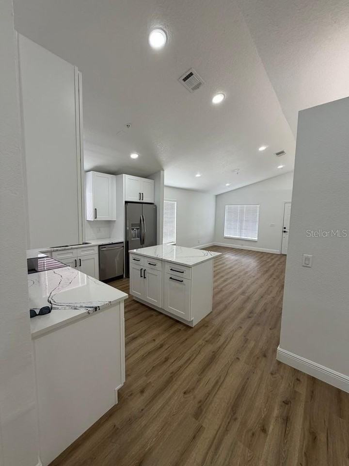 9743 Hollyhill Dr - Photo 3 of 17