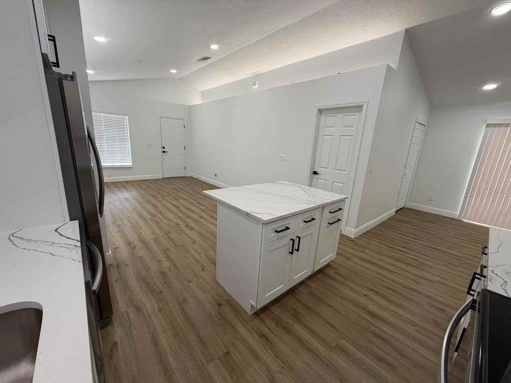 9743 Hollyhill Dr - Photo 4 of 17