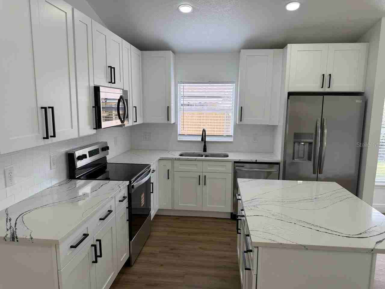 9743 Hollyhill Dr - Photo 5 of 17