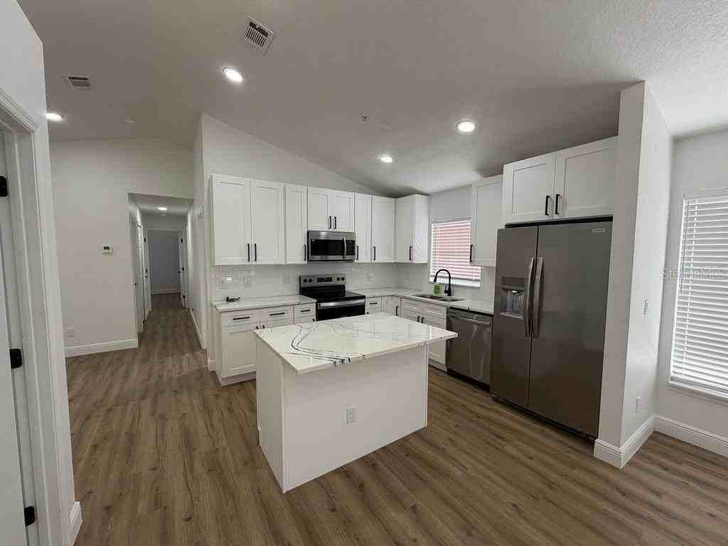 9743 Hollyhill Dr - Photo 6 of 17