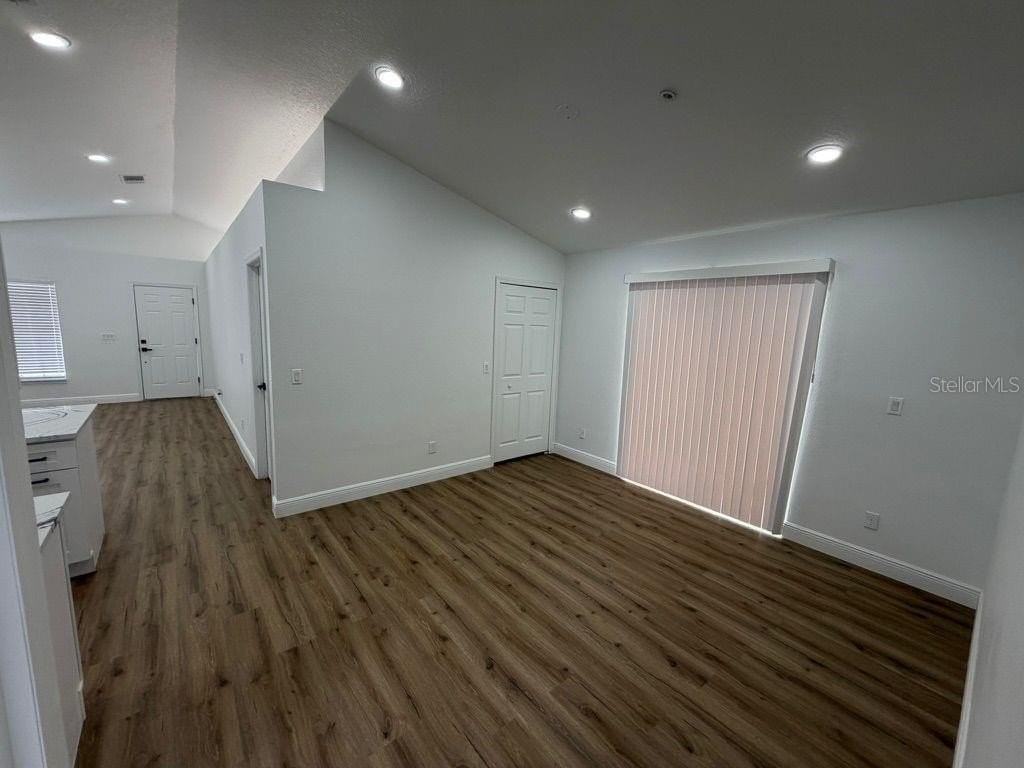 9743 Hollyhill Dr - Photo 7 of 17