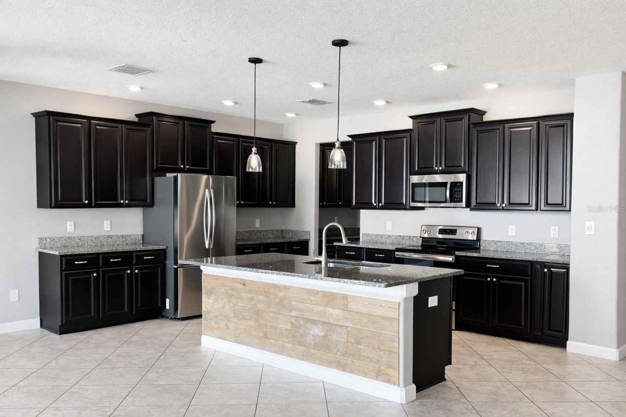 19095 Andrea Lynn Ln - Photo 4 of 17