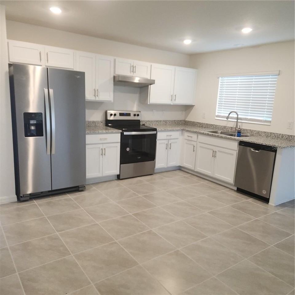 37410 Mackenzie Dr - Photo 2 of 7