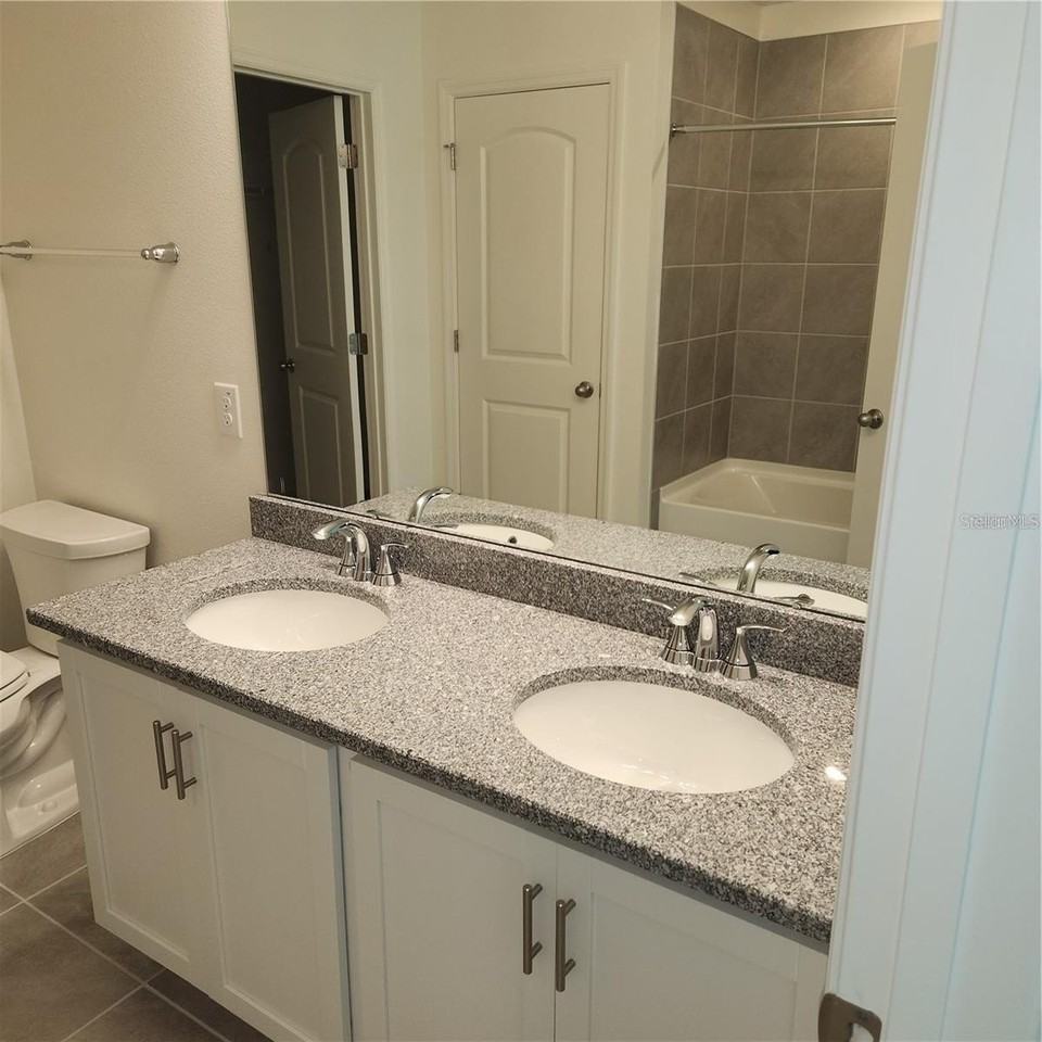 37410 Mackenzie Dr - Photo 3 of 7