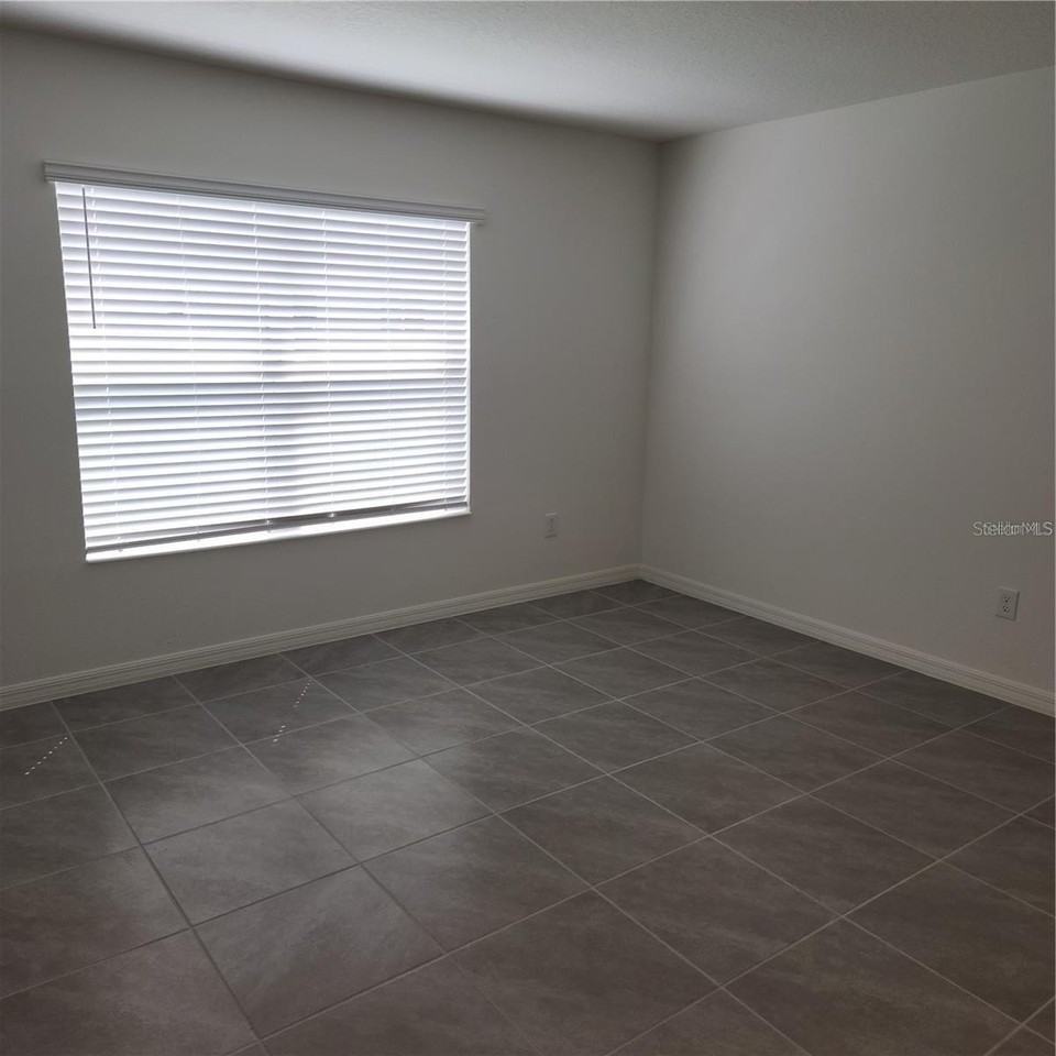 37410 Mackenzie Dr - Photo 4 of 7