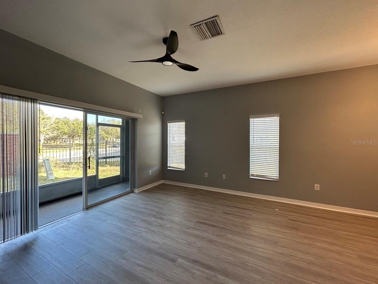 12978 Kings Crossing Dr - Photo 3 of 33