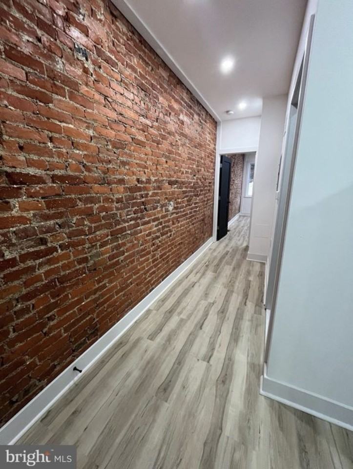 4817 N 15th St #1 - Photo 2 of 6
