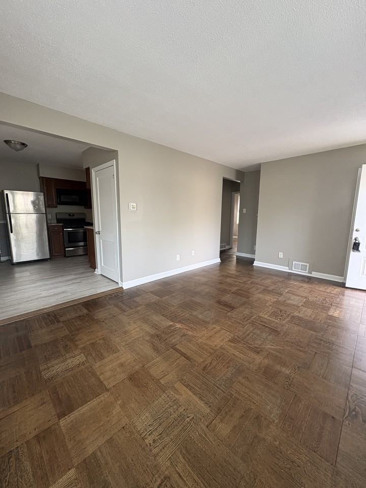 228 Phillips Ave #1 - Photo 2 of 8