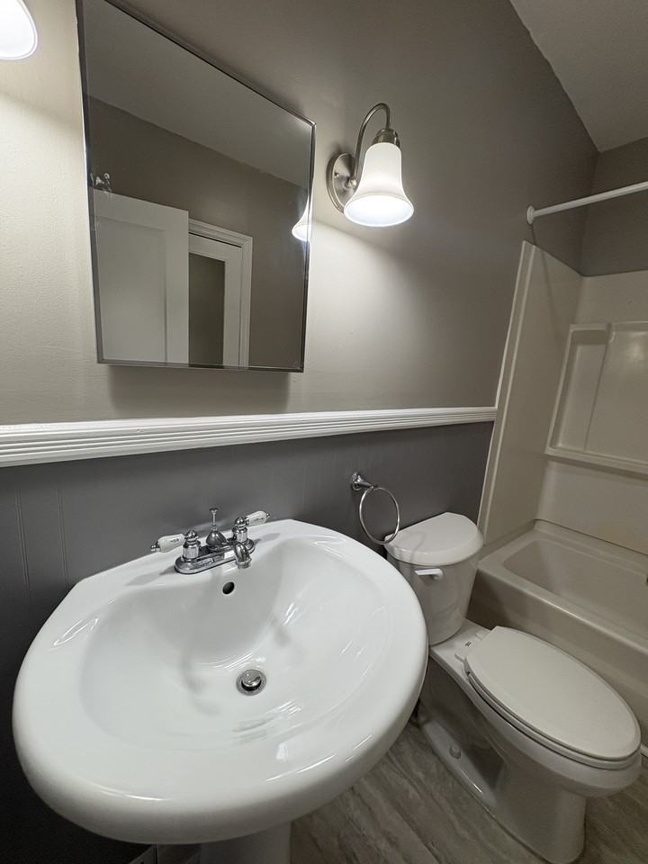 228 Phillips Ave #1 - Photo 4 of 8