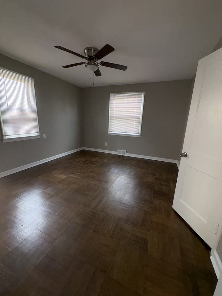 228 Phillips Ave #1 - Photo 5 of 8