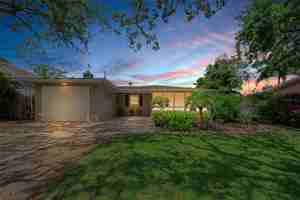 featured image of 253 Park Cir S