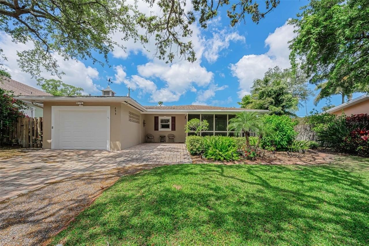 253 Park Cir S - Photo 3 of 50