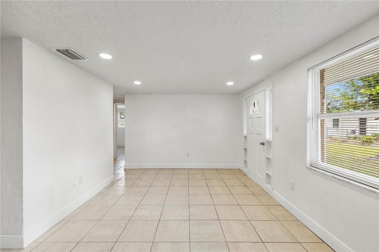 10803 Hyssop St - Photo 6 of 43