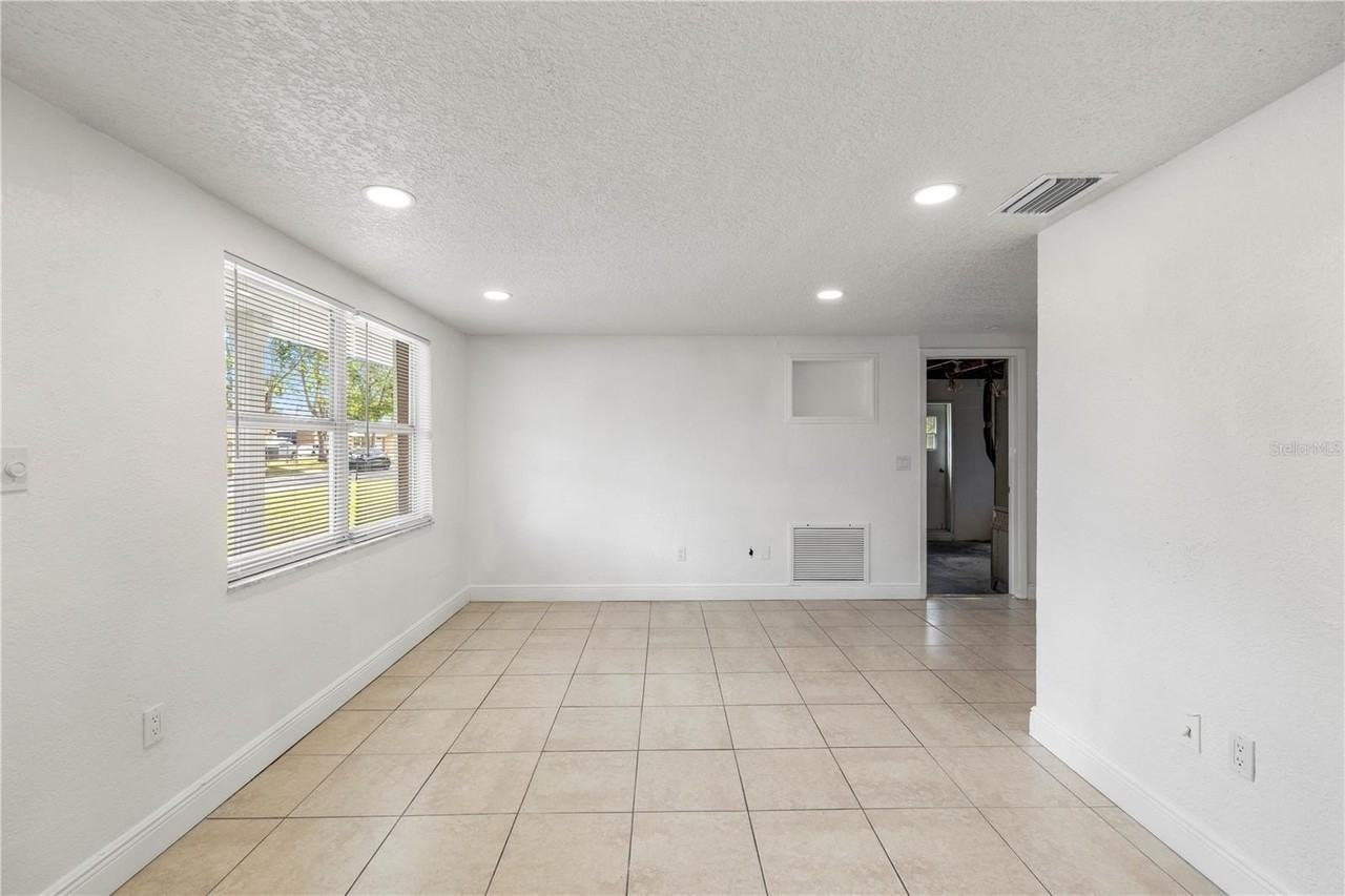 10803 Hyssop St - Photo 7 of 43