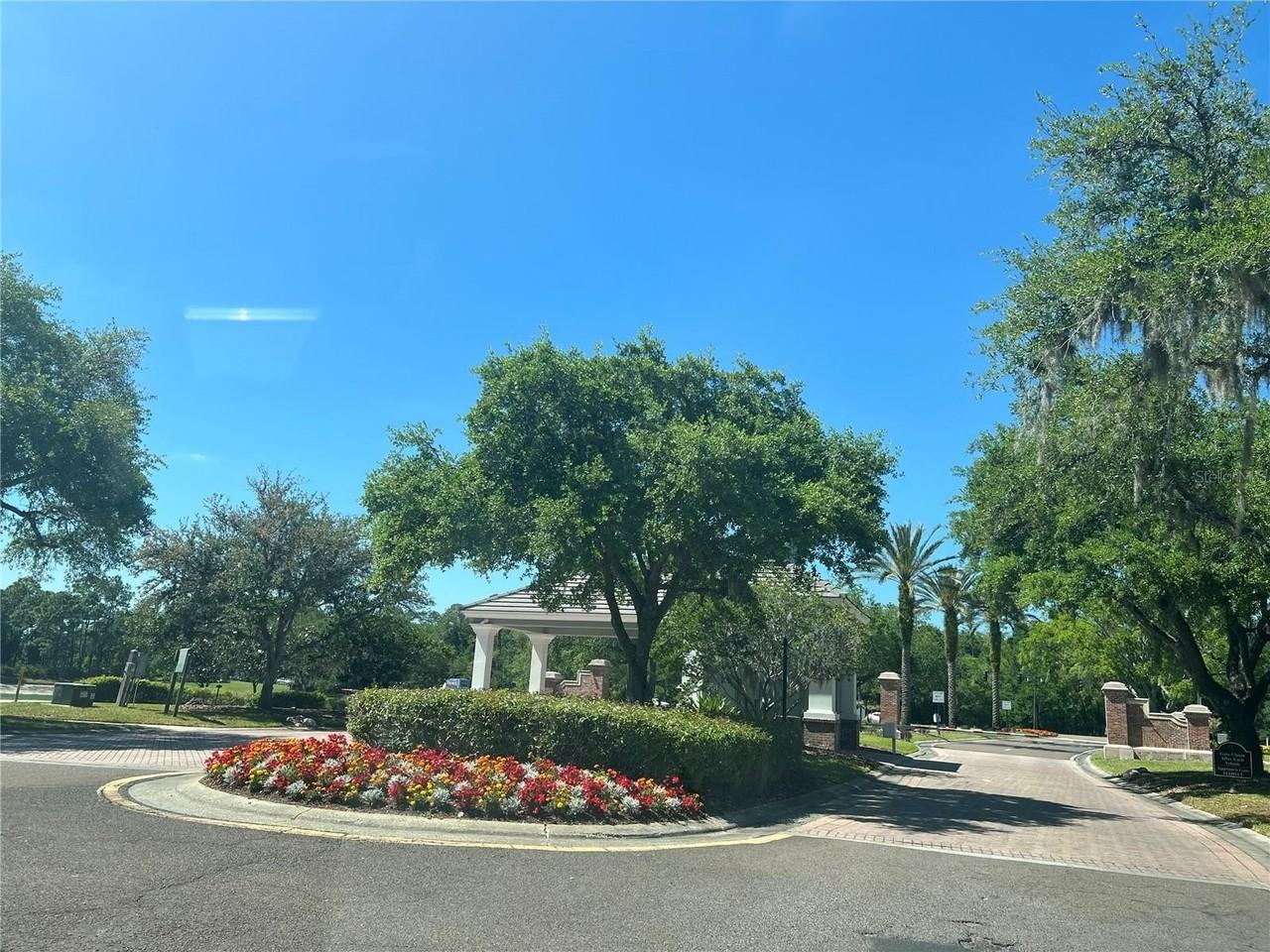 20027 Heritage Point Dr - Photo 3 of 33