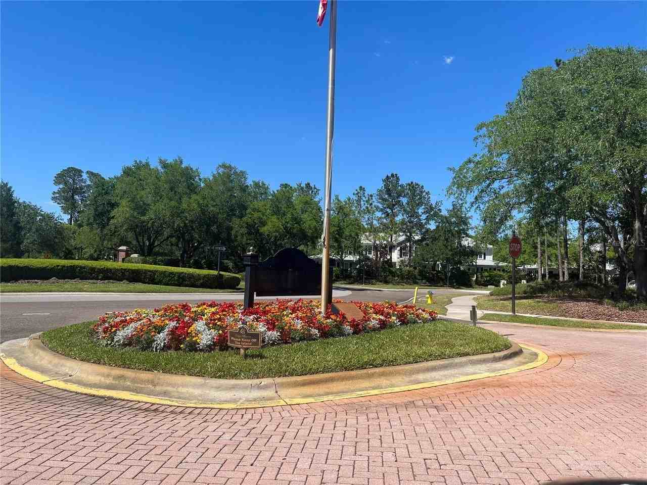 20027 Heritage Point Dr - Photo 4 of 33