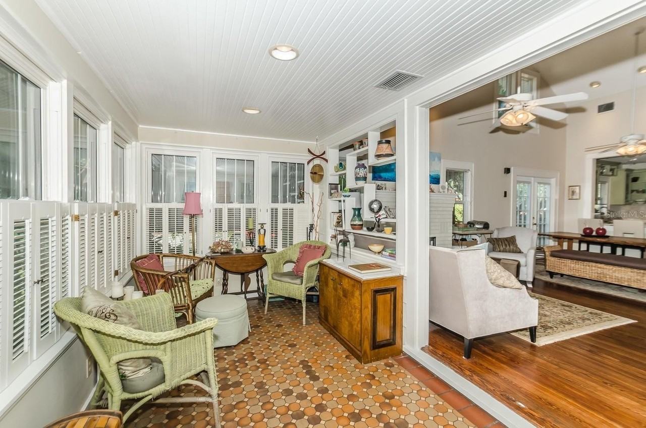 305 15TH AVE STREET NE - Photo 2 of 27