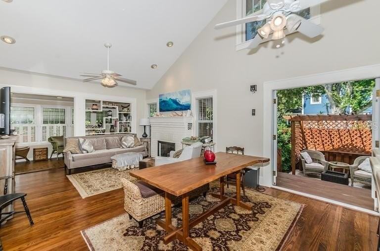 305 15TH AVE STREET NE - Photo 5 of 27