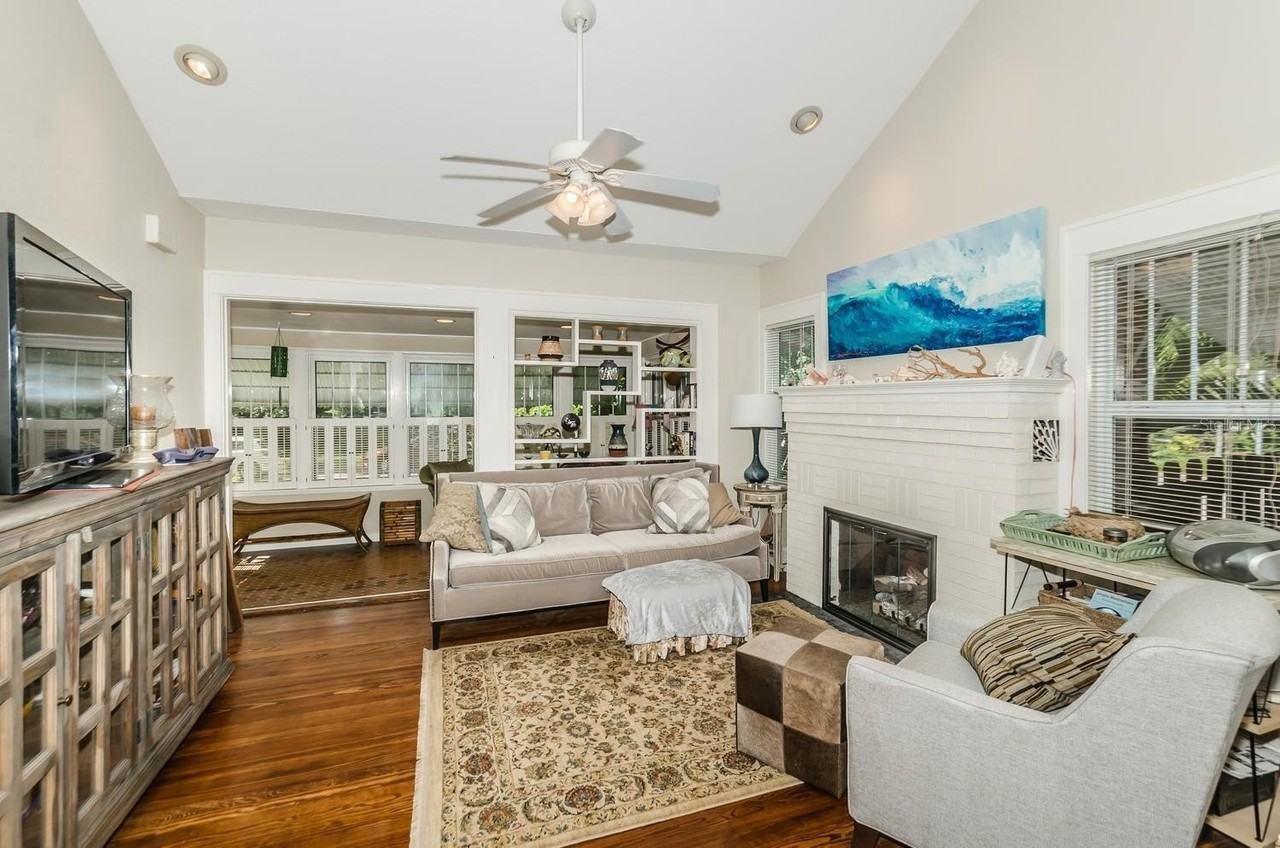 305 15TH AVE STREET NE - Photo 6 of 27