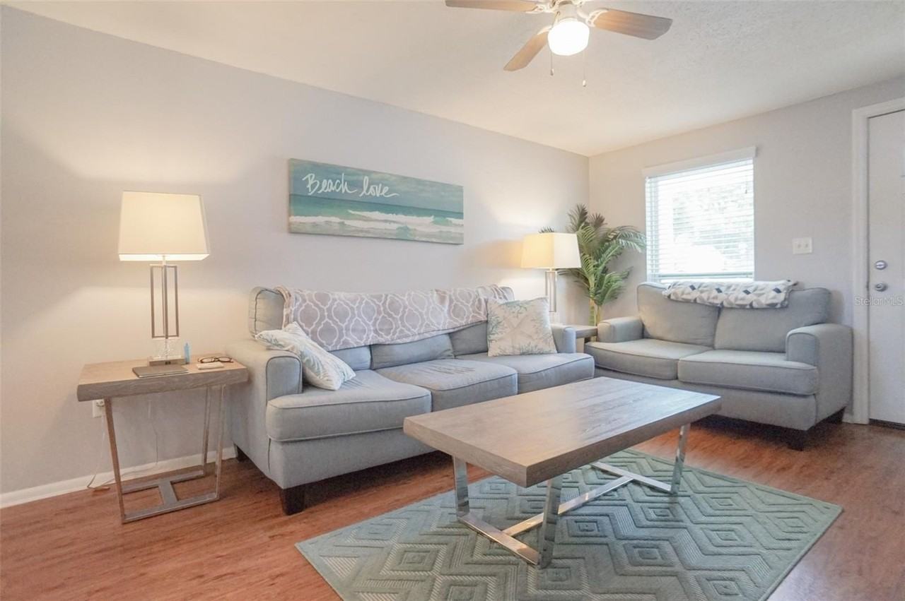 1032 Hollywood Ave - Photo 5 of 22