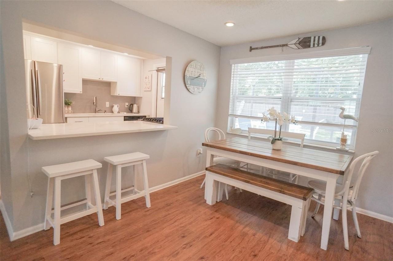 1032 Hollywood Ave - Photo 6 of 22