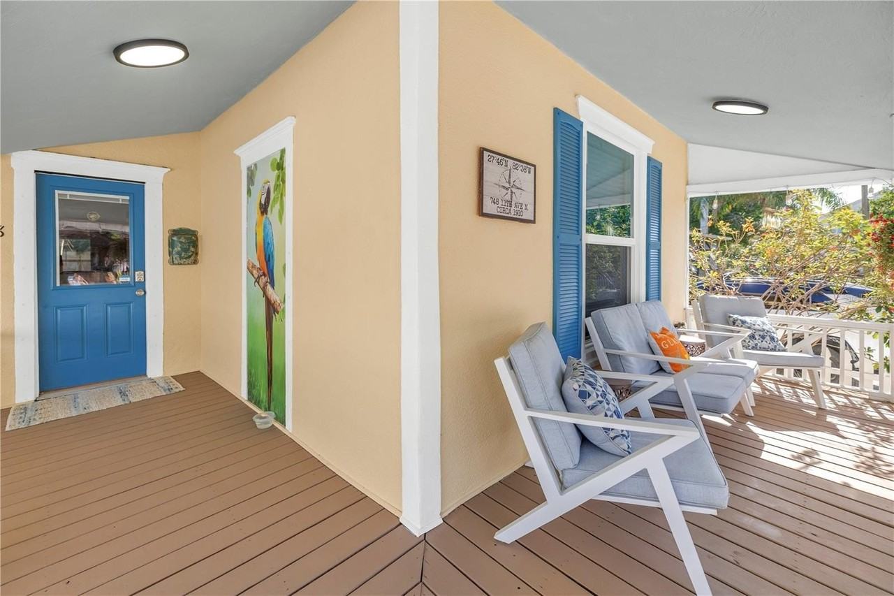 748 11th Ave N - Photo 5 of 48