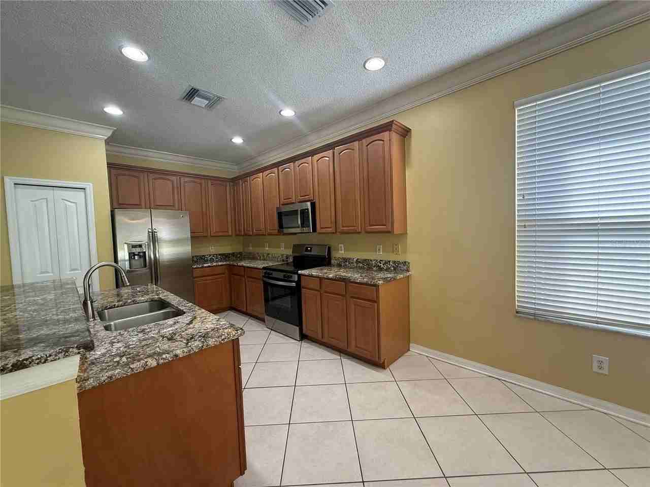 19138 Meadow Pine Dr - Photo 4 of 27