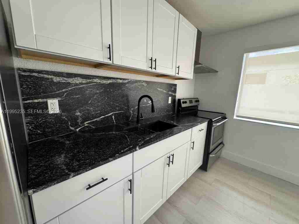 230 E 56th St - Photo 6 of 8