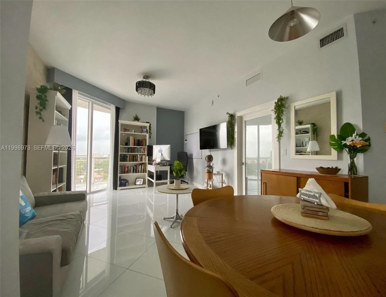 2600 Sw 27th Ave - Photo 5 of 8