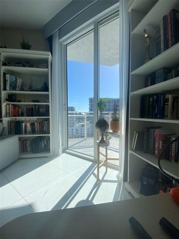 2600 Sw 27th Ave - Photo 6 of 8