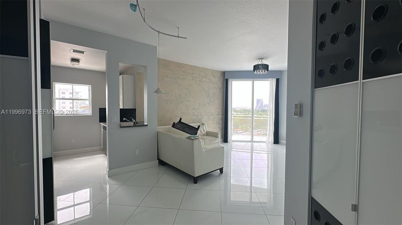 2600 Sw 27th Ave - Photo 7 of 8