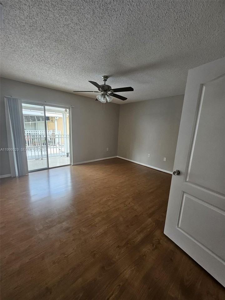 2527 W 76th St - Photo 5 of 8