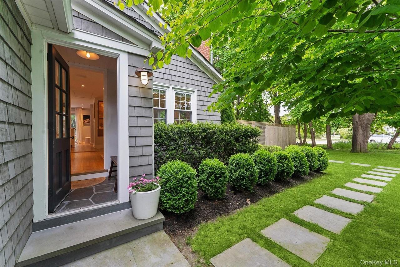 689 Main St - Photo 4 of 26