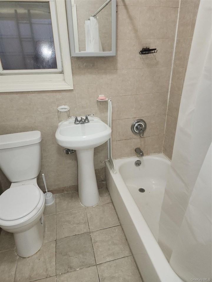 20511 Hollis Ave #2ndFL - Photo 7 of 8