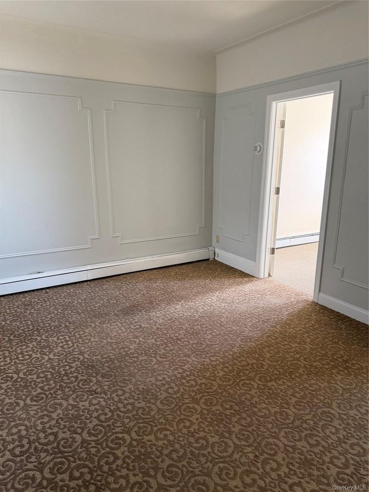 322 Jericho Tpke - Photo 4 of 9