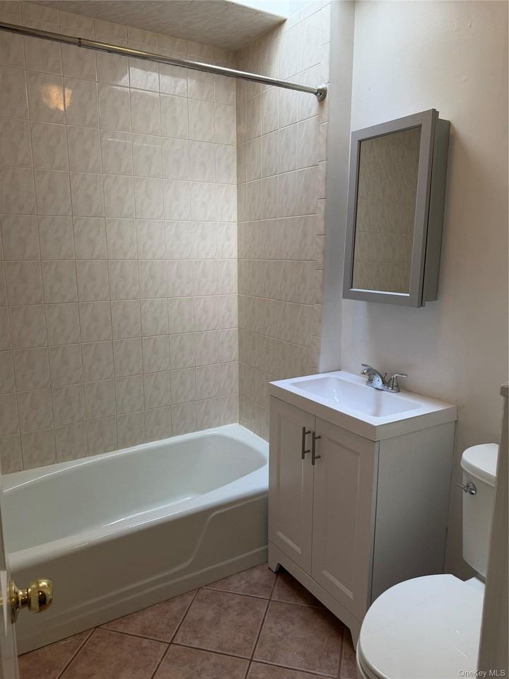 322 Jericho Tpke - Photo 5 of 9