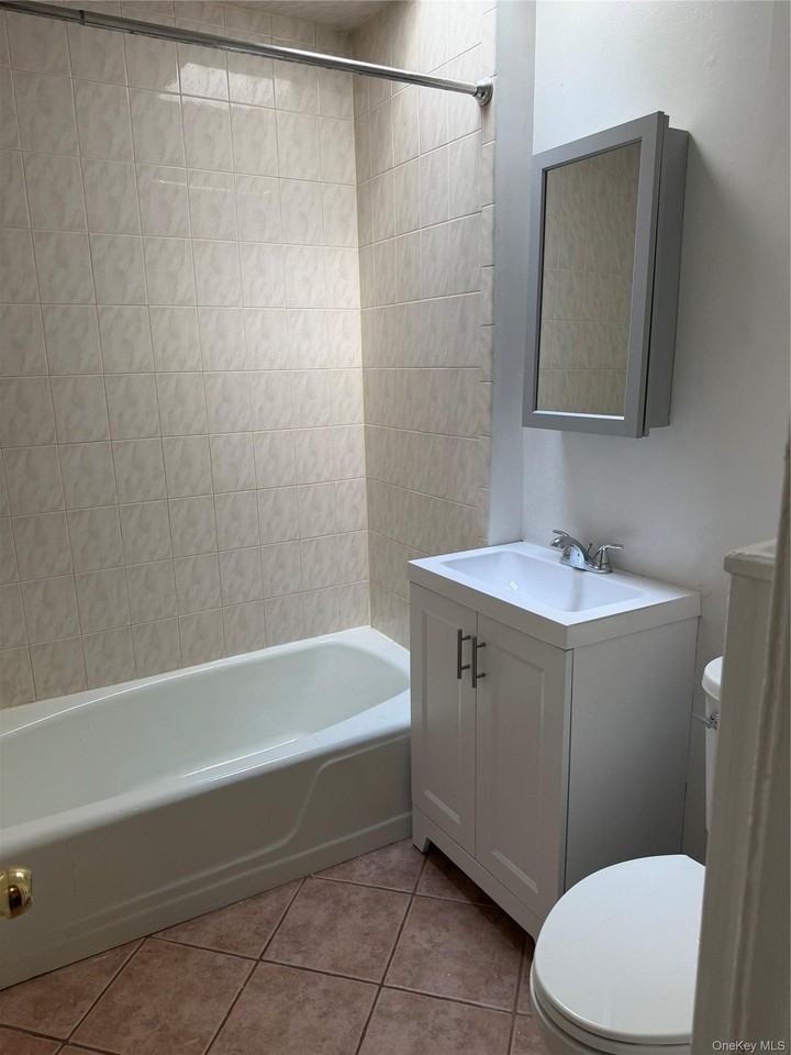 322 Jericho Tpke - Photo 6 of 9