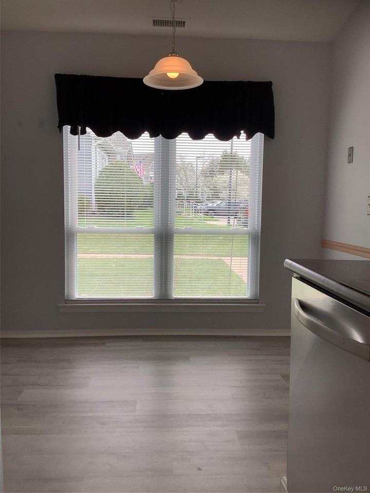825 Spring Lake Dr - Photo 4 of 11