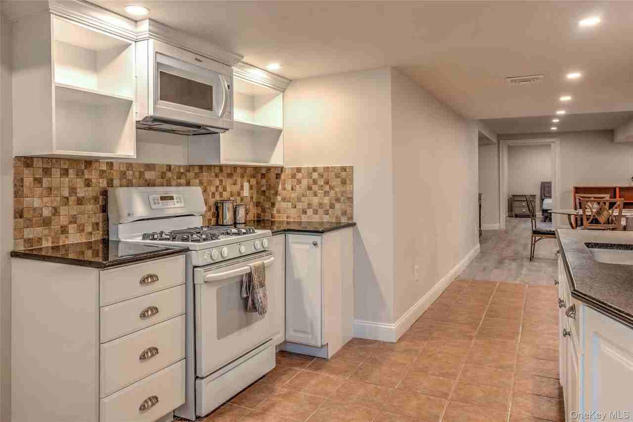 17 Cobbler Ln - Photo 2 of 16