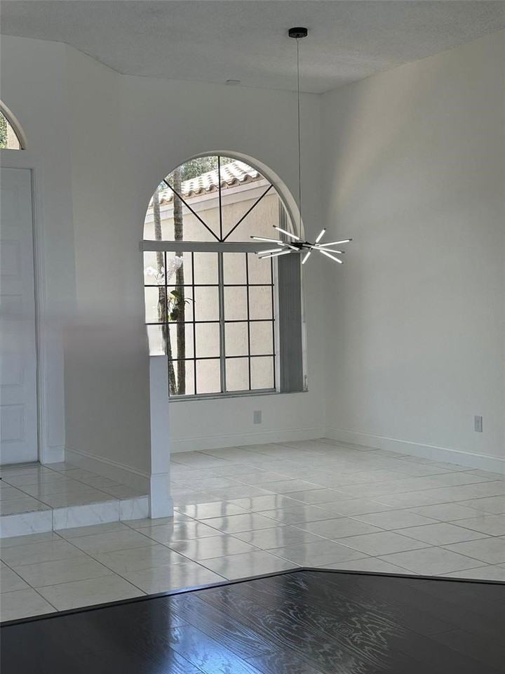 3066 Lakewood Cir - Photo 6 of 8