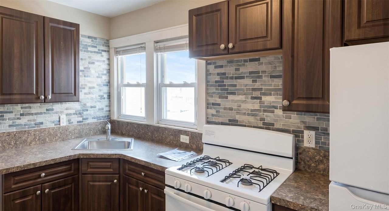 162 5th Ave - Photo 2 of 7