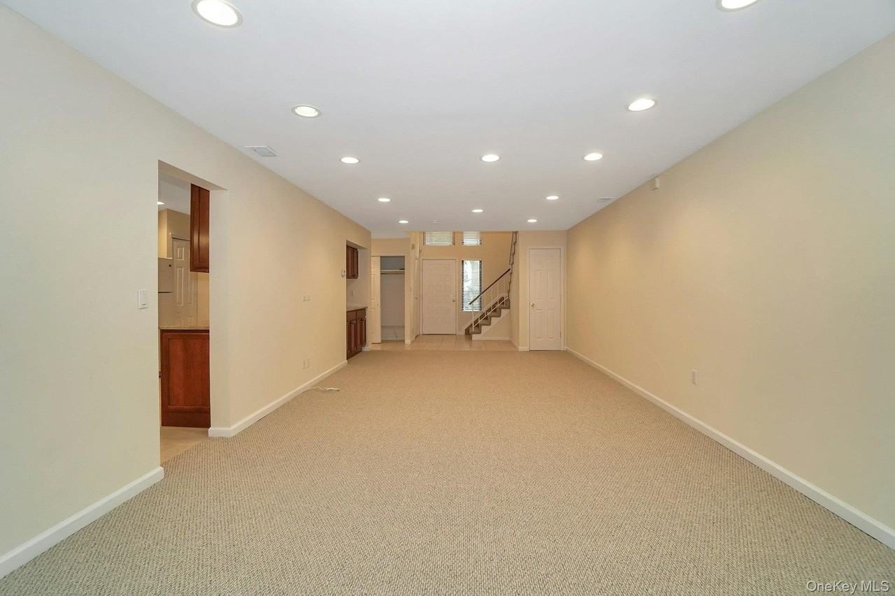 23 Meadowood Dr - Photo 3 of 41