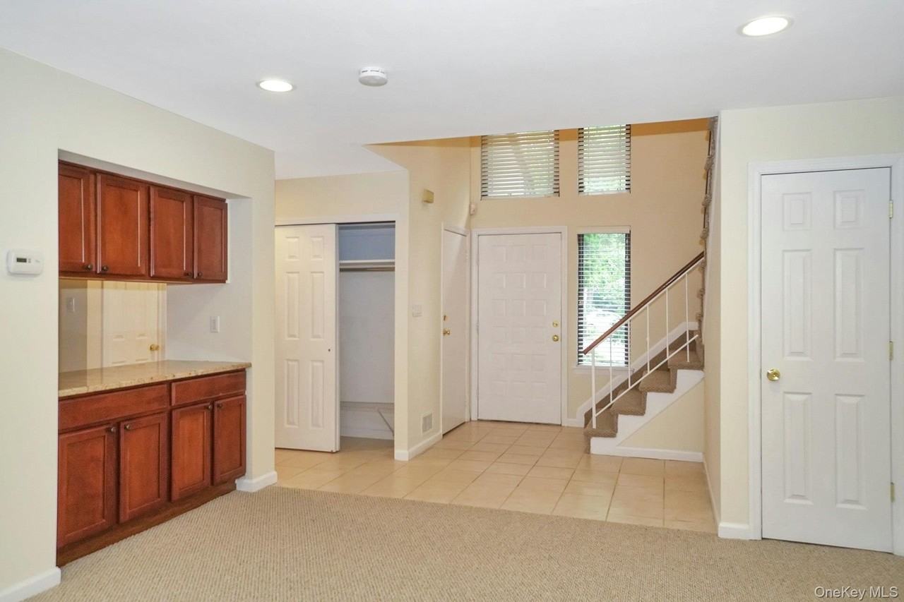 23 Meadowood Dr - Photo 5 of 41