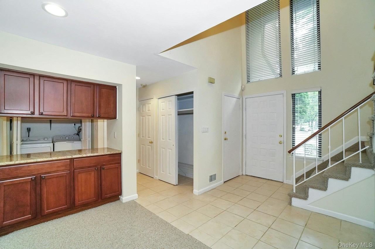 23 Meadowood Dr - Photo 6 of 41