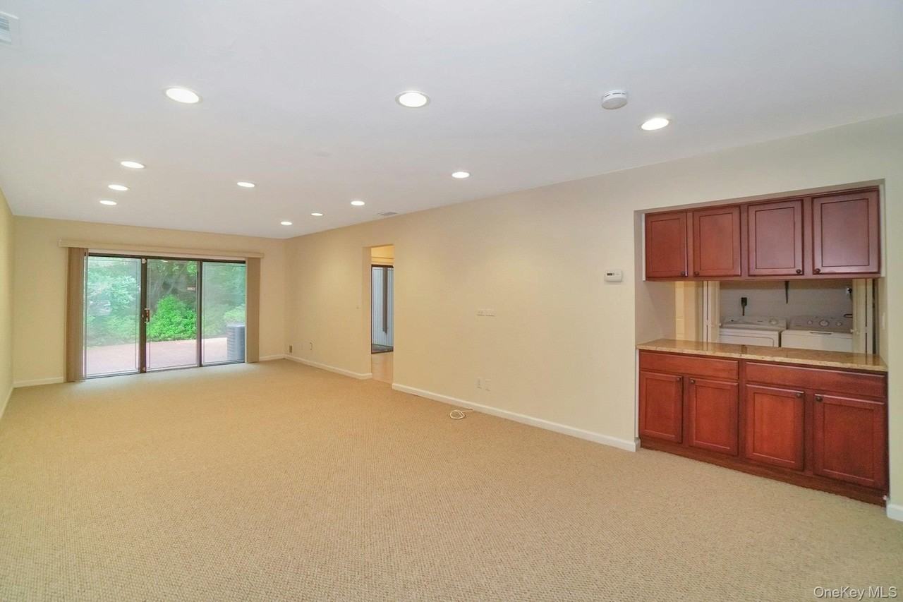 23 Meadowood Dr - Photo 7 of 41